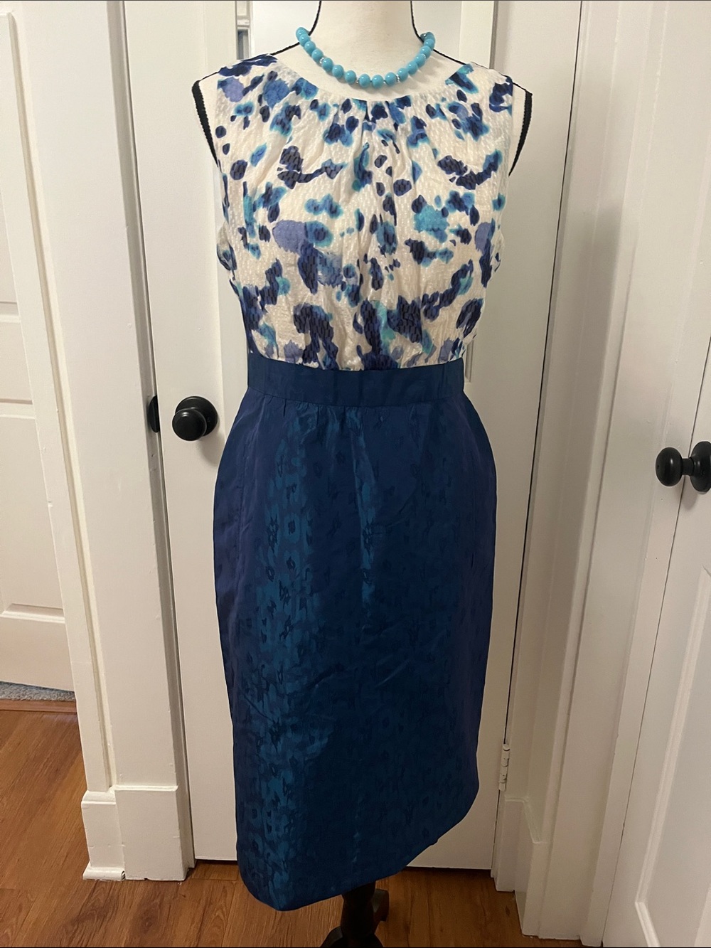 Peter Som Vintage 💯% Silk Midi Sheath Dress Turquoise Sleeveless
Full Lining EUC